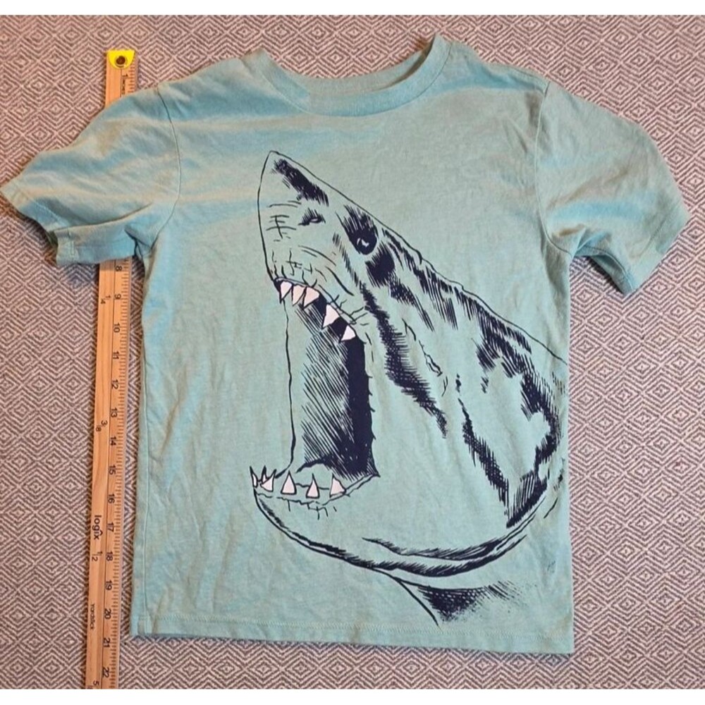 The Children’s Place Boys Graphic Shark T-Shirt Size M/M 7/8 Blue